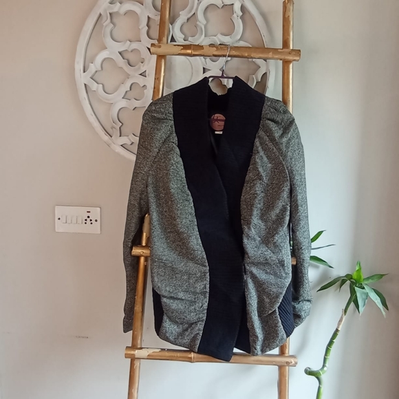 Checkered Korean Short Coat - Picture 9 of 17